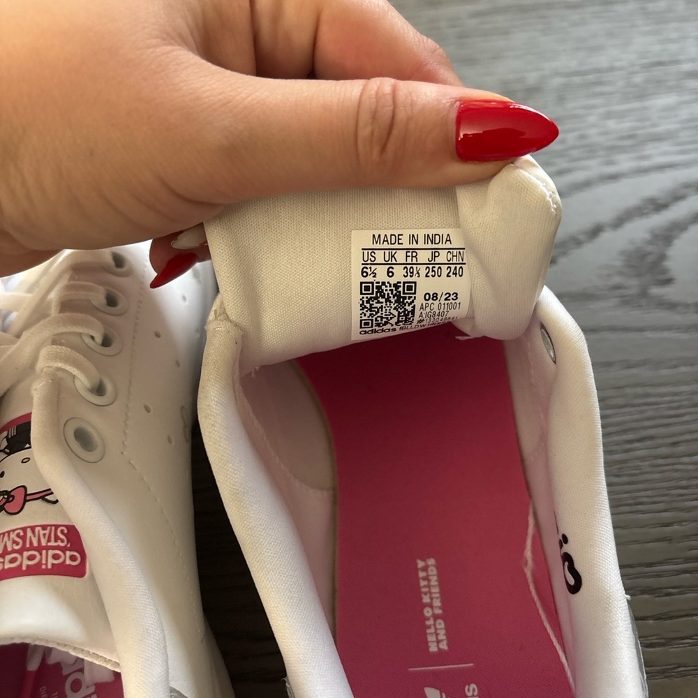 Hello Kitty x adidas Stan Smith Women US 6½ White Pink Collab Sneaker - Picture 4 of 6